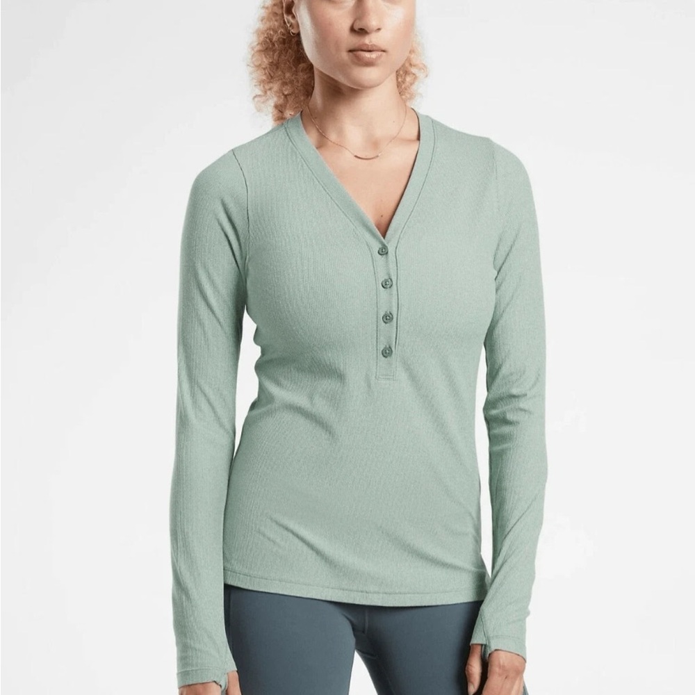 Athleta Uptempo Long-Sleeve V-Neck Henley Top in Sage Green